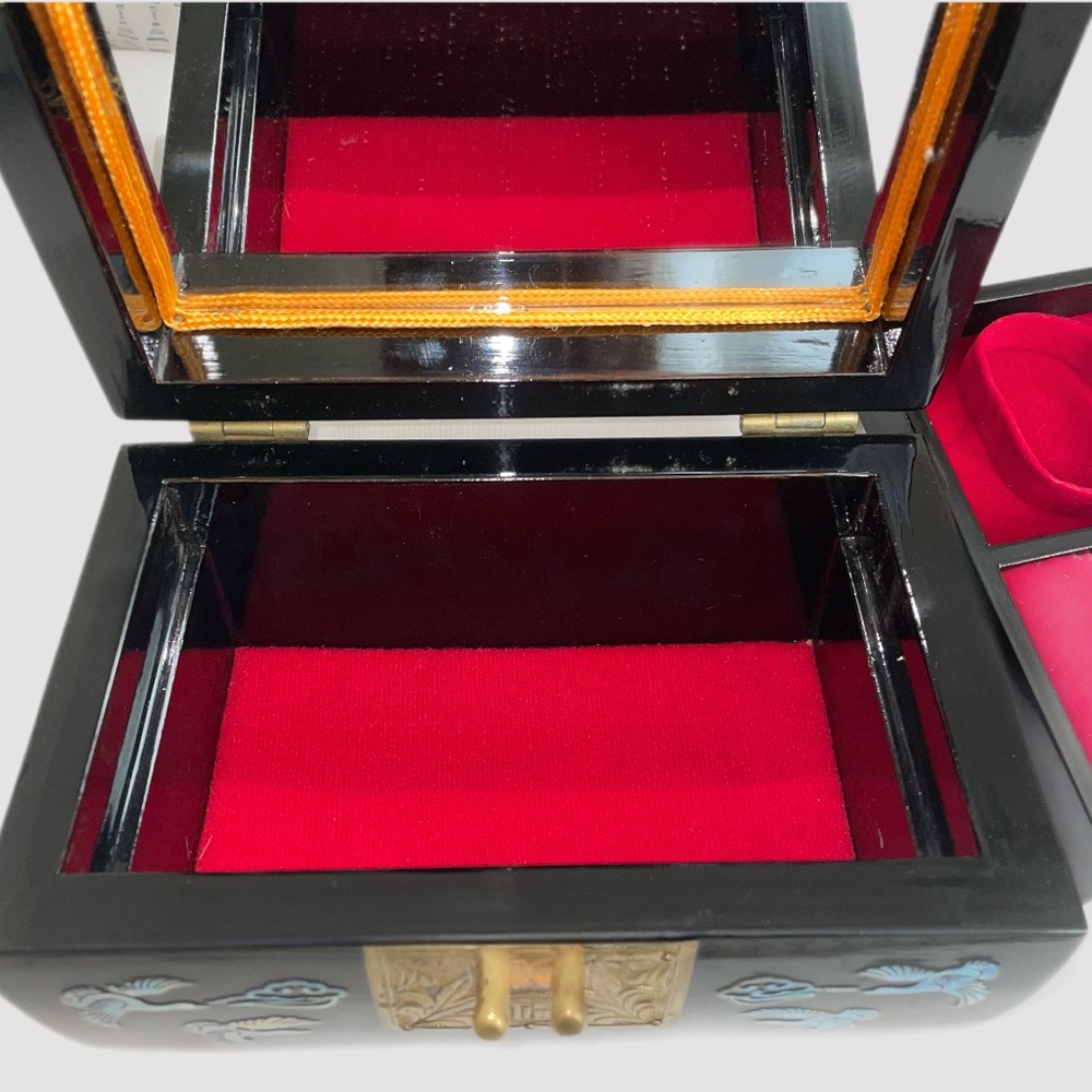 Vtg. Korean Lacquered Jewelry Box: Mother of Pearl Inlay; 2 velvet layered trays - Picture 6 of 8